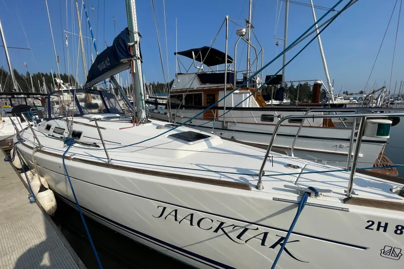 Jaacktak Yacht Photos Pics Dufour 40 Performance 2004 sailboat docked at marina, sunny day, clear blue sky.