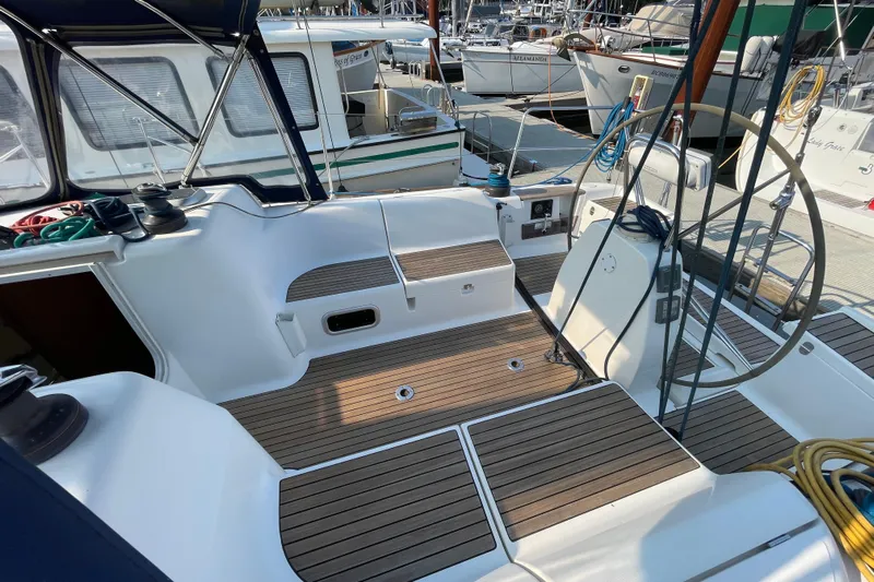 Jaacktak Yacht Photos Pics Cockpit of 2004 Dufour 40 Performance sailboat with wooden deck and steering wheel.