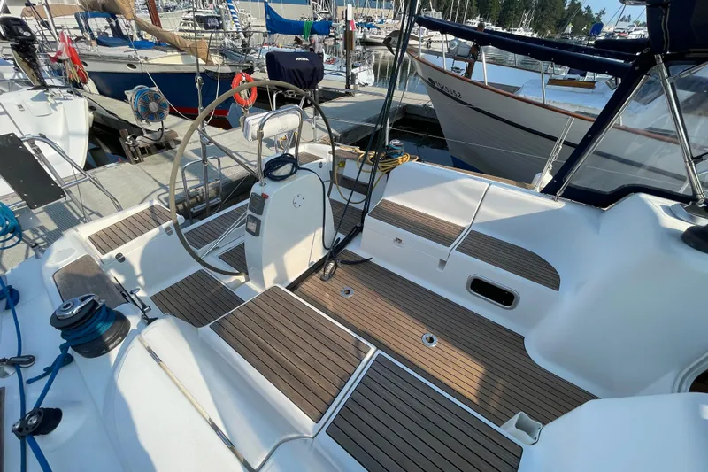Jaacktak Yacht Photos Pics Cockpit of 2004 Dufour 40 Performance sailboat with wooden deck and steering wheel.