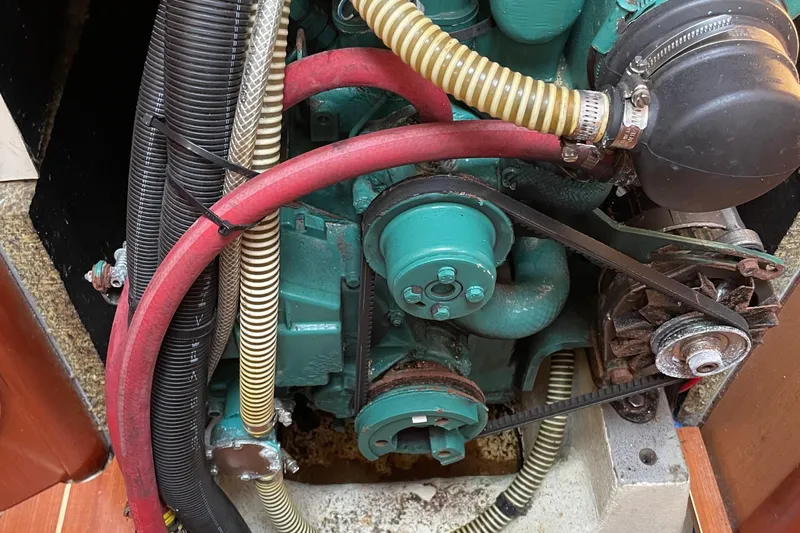 Jaacktak Yacht Photos Pics Engine compartment of a 2004 Dufour 40 Performance sailboat, featuring hoses and mechanical components.