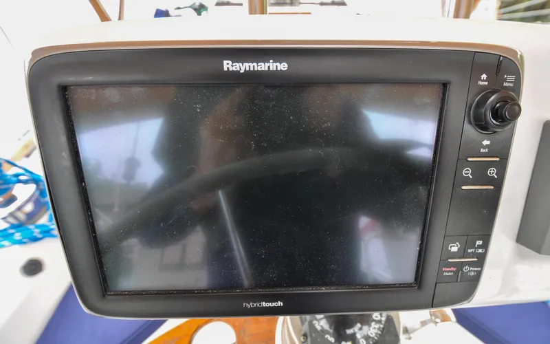 Jezebel Yacht Photos Pics Sabre 426 - Jezebel - Cockpit - Helm Station - Multifunction Display