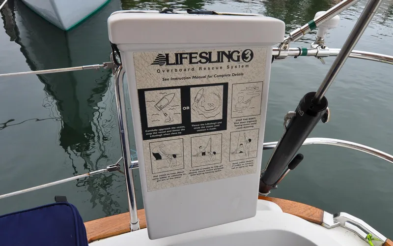 Jezebel Yacht Photos Pics Sabre 426 - Jezebel - Cockpit - Life Sling