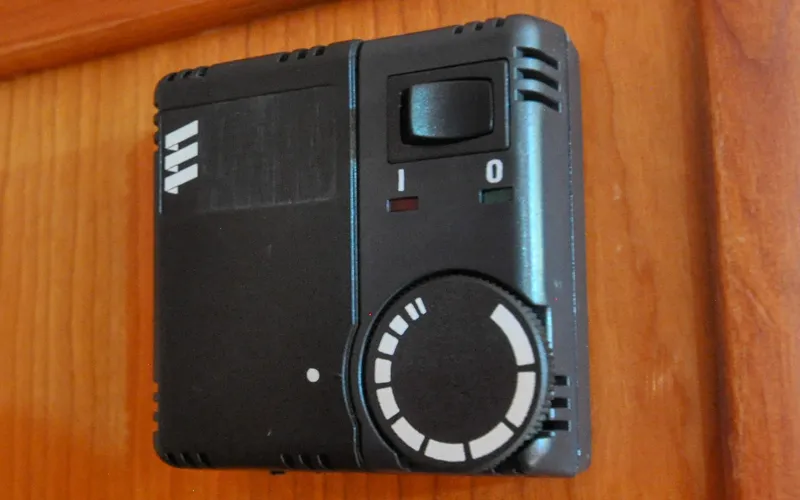 Jezebel Yacht Photos Pics Sabre 426 - Jezebel - Salon - Espar Heater Controls