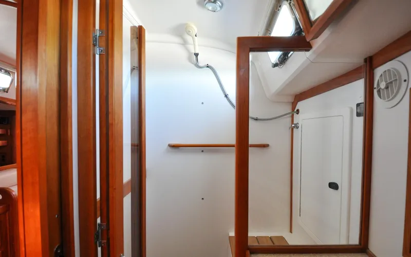 Jezebel Yacht Photos Pics Sabre 426 - Jezebel - Head - Stall Shower