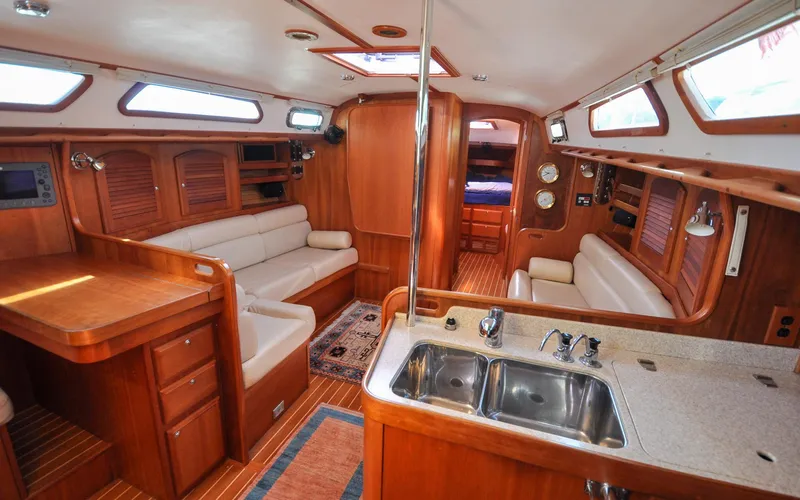 Jezebel Yacht Photos Pics Sabre 426 - Jezebel - Salon