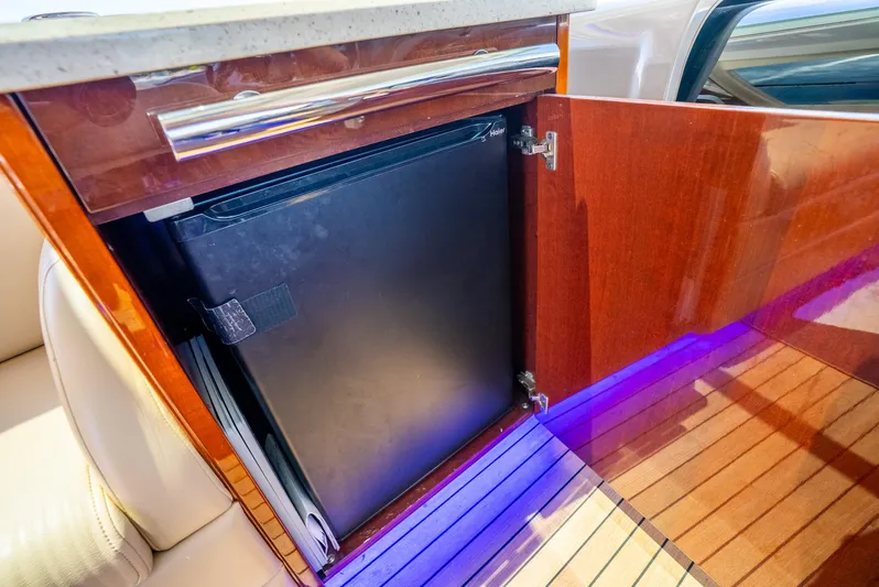 Brinee Yacht Photos Pics Luxury yacht Sea Ray 60 Sundancer 2008 interior with mini fridge and wooden cabinetry.