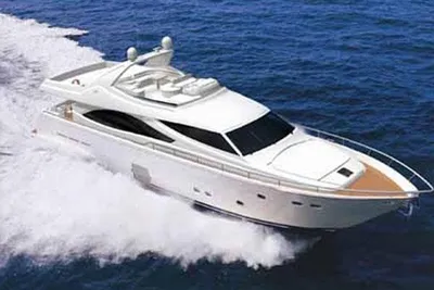 Ferretti Yachts 830