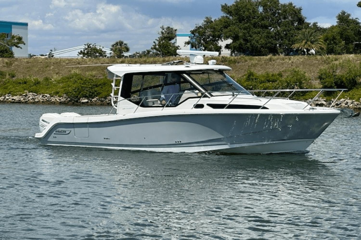 2021 Boston Whaler 325 Conquest Express Cruiser for sale - YachtWorld