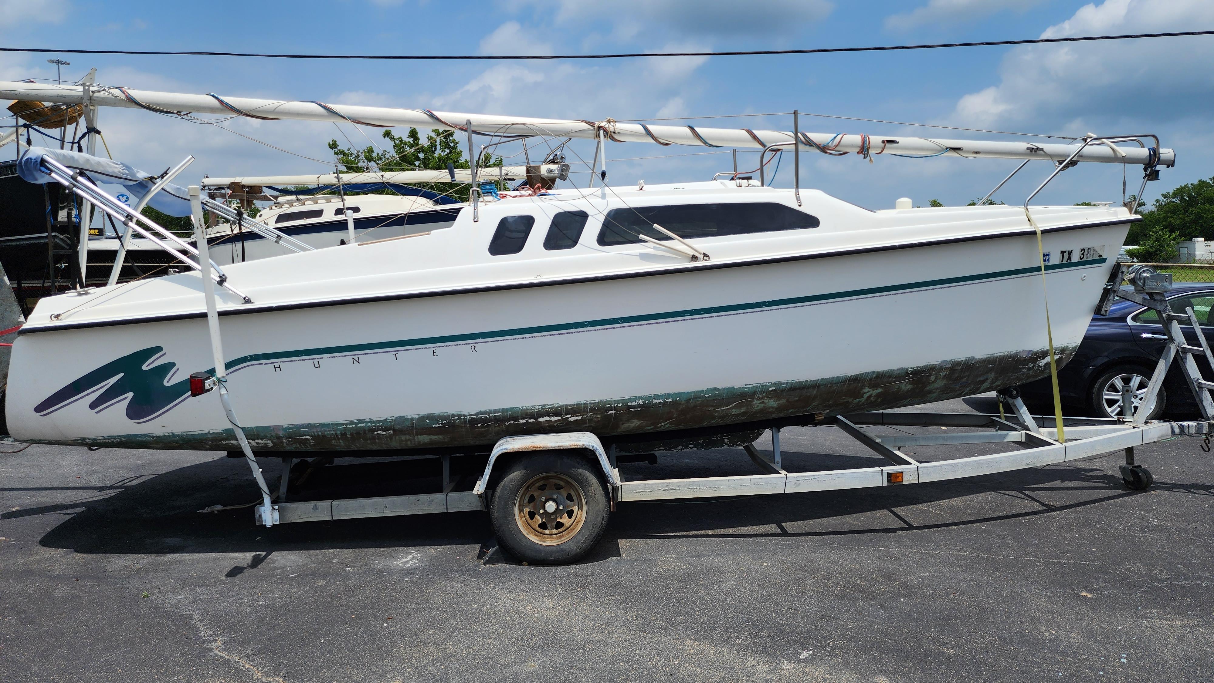 hunter 23.5 sailboat review