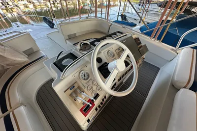 Mainship 40 Sedan Bridge