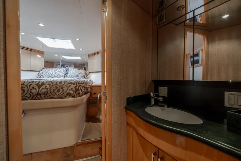 Wet Hooker Yacht Photos Pics Luxurious 2003 Hatteras 60 Convertible yacht interior with bedroom and bathroom.