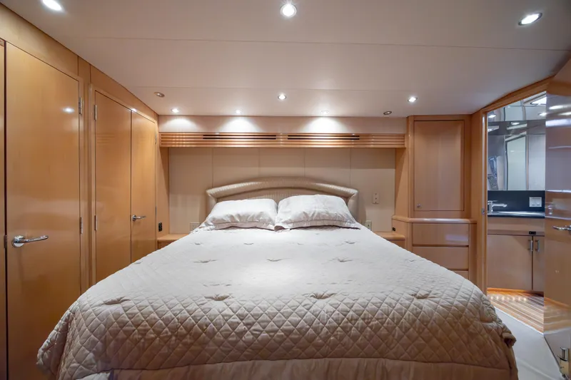 Wet Hooker Yacht Photos Pics Luxurious bedroom interior of 2003 Hatteras 60 Convertible yacht.