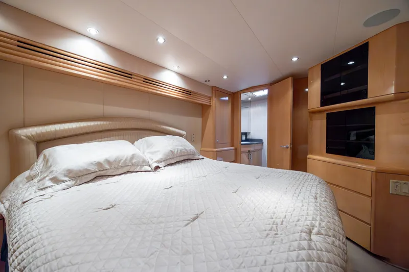 Wet Hooker Yacht Photos Pics Luxurious bedroom interior of 2003 Hatteras 60 Convertible yacht.