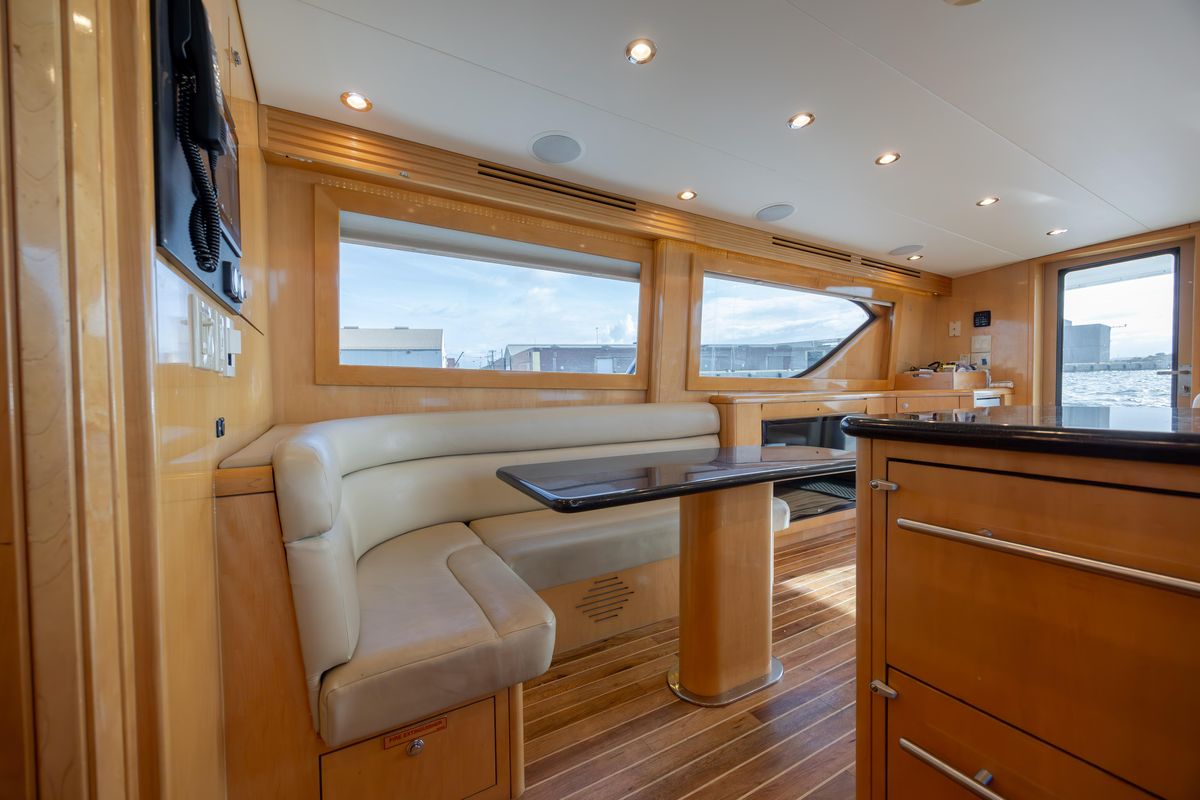 2003 Hatteras 60 