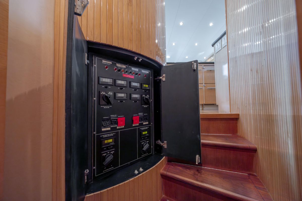 2003 Hatteras 60 