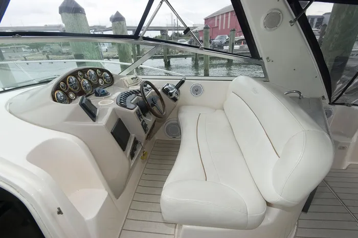 2002 Rinker 342 Fiesta Vee Cruiser for sale - YachtWorld