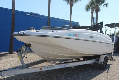Bayliner 210 Deck Boat