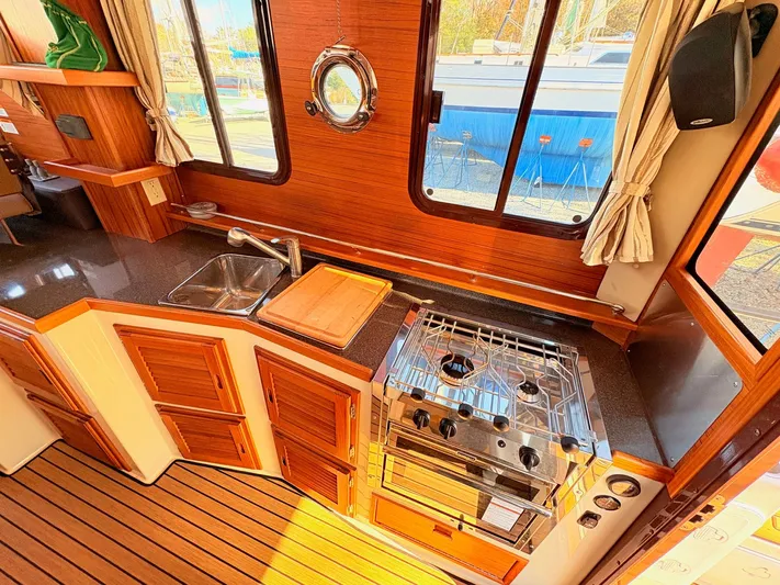 Jolly Ranger Yacht Photos Pics 