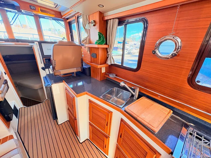 Jolly Ranger Yacht Photos Pics 