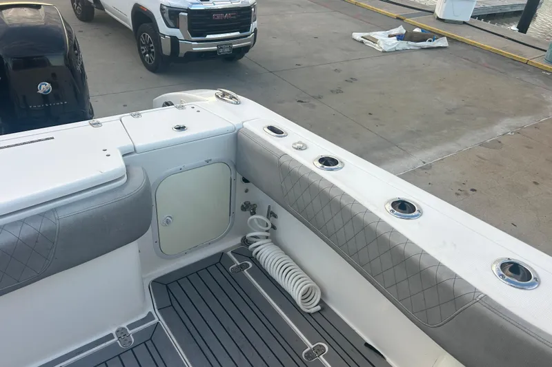  Yacht Photos Pics 2007 Fountain 38 Sportfish Cruiser OB interior with seating and rod holders.