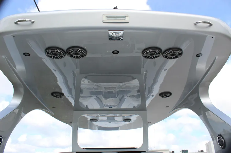  Yacht Photos Pics 2020 Mystic Powerboats M4200, sleek design with integrated speakers and modern features.