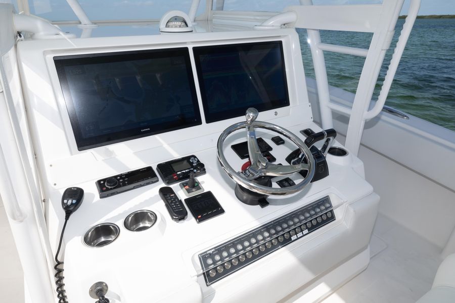 2018 Invincible 39 Open Fisherman