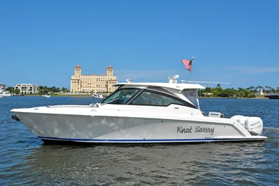 Tiara Yachts 38LX