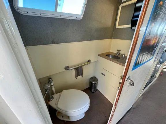 Truth Yacht Photos Pics Head 2