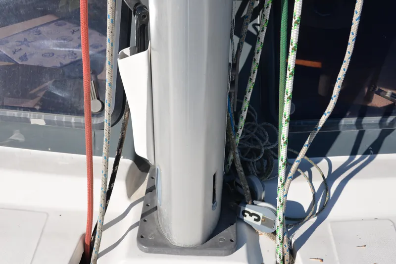 Dreamweaver Yacht Photos Pics Sailboat mast and rigging on 2004 Fountaine Pajot Belize 43 catamaran.