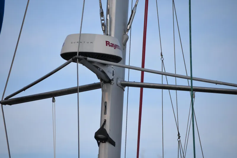 Dreamweaver Yacht Photos Pics Radar equipment on 2004 Fountaine Pajot Belize 43 sailboat mast.