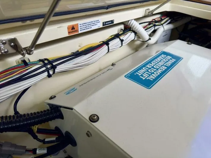 With Seakeeper Yacht Photos Pics 2023 Chris-craft Calypso 35 - Image 27