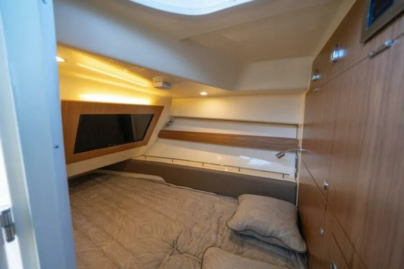 With Seakeeper Yacht Photos Pics 2023 Chris-craft Calypso 35 - Image 25