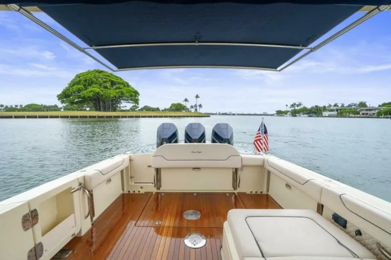 With Seakeeper Yacht Photos Pics 2023 Chris-craft Calypso 35 - Image 9