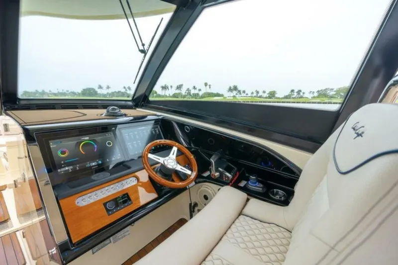 With Seakeeper Yacht Photos Pics 2023 Chris-craft Calypso 35 - Image 13