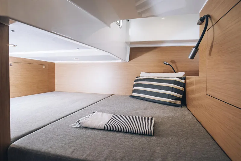  Yacht Photos Pics Manufacturer Provided Image