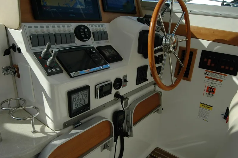 Bonnie Blue Yacht Photos Pics Helm of 2015 Back Cove 37 boat with navigation controls and steering wheel.
