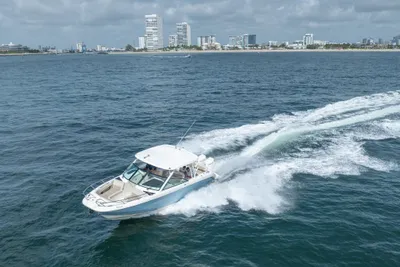 Boston Whaler 320 Vantage