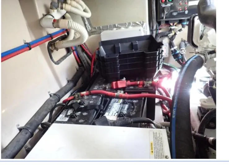 Fiddle Deedee Yacht Photos Pics 2011 Sea Ray Sundancer engine compartment with battery and wiring.