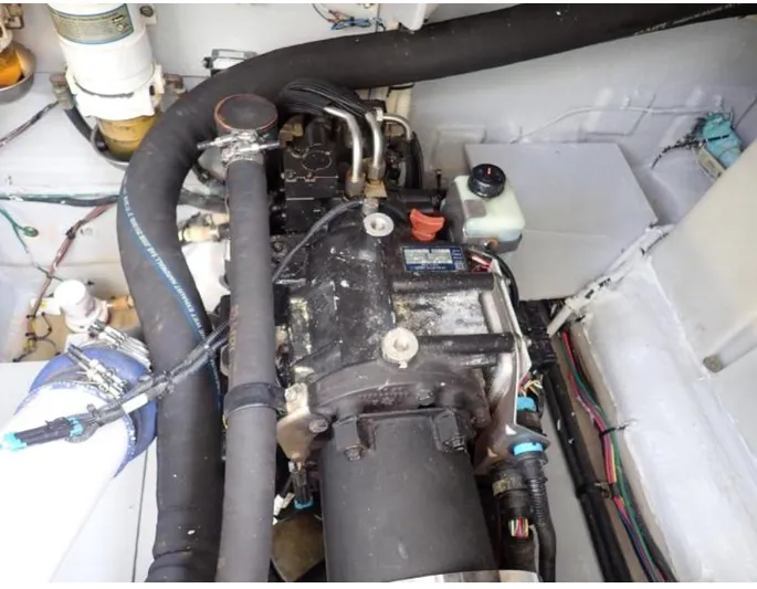 Fiddle Deedee Yacht Photos Pics Engine compartment of a 2011 Sea Ray Sundancer boat.
