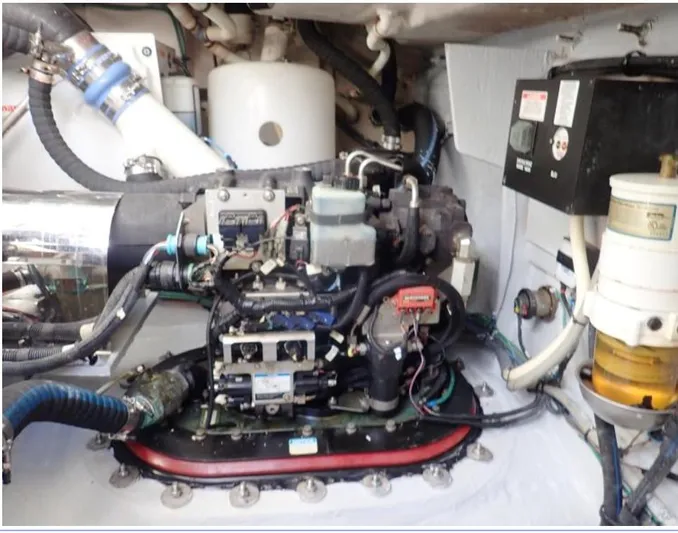 Fiddle Deedee Yacht Photos Pics Engine compartment of a 2011 Sea Ray Sundancer boat.