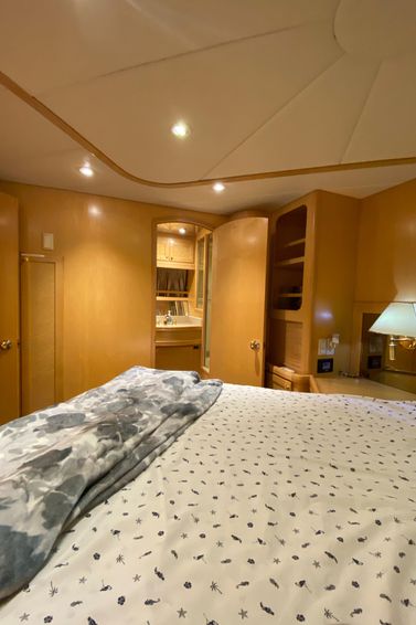 1999-57-mckinna-57-pilothouse