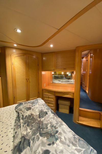 1999 McKinna 57 Pilothouse