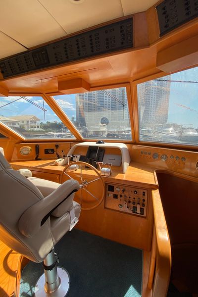 1999 McKinna 57 Pilothouse