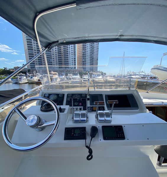 1999 McKinna 57 Pilothouse