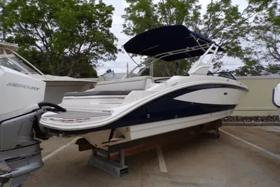 Sea Ray SDX 270