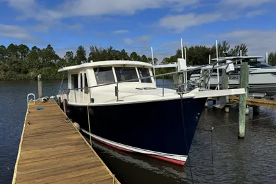 Mainship 34 Trawler Hardtop