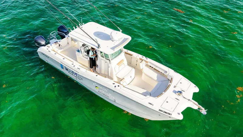 Complete Lunasea Yacht Photos Pics 2018 World Cat 320 CC boat on clear green water, aerial view.