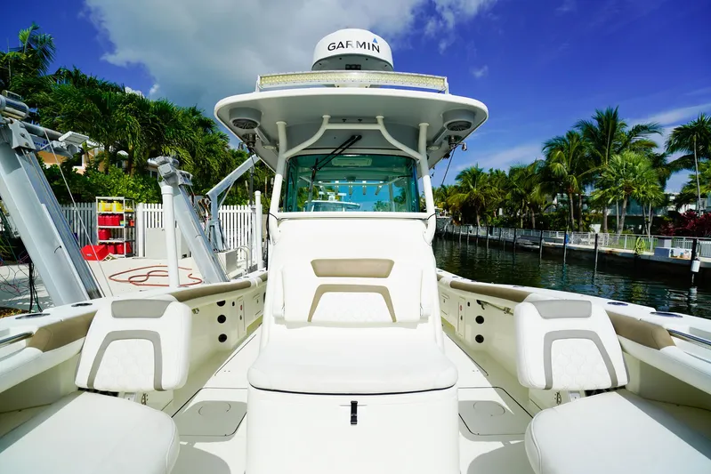 Complete Lunasea Yacht Photos Pics 2018 World Cat 320 CC boat interior with seating, docked near palm trees and waterway.