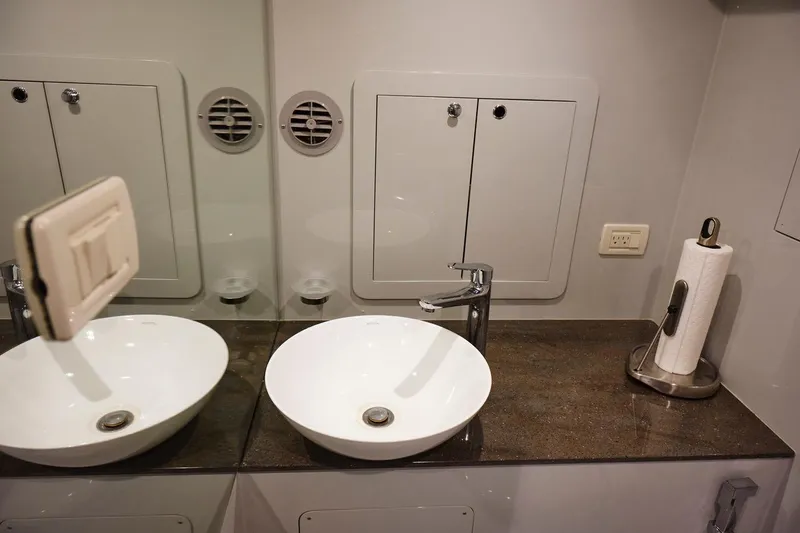 Catch & Release Yacht Photos Pics 