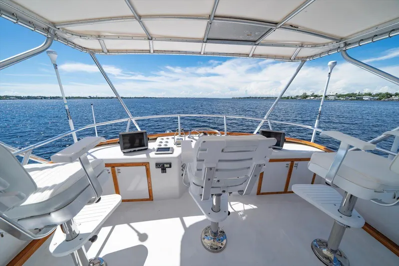  Yacht Photos Pics Helm of 1971 Matthews Voyager yacht with ocean view and seating.